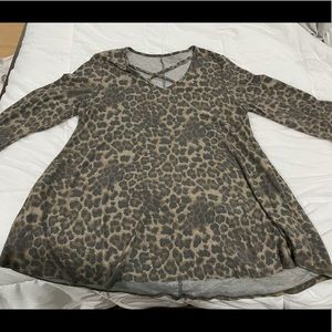 Women’s XL dress shirt